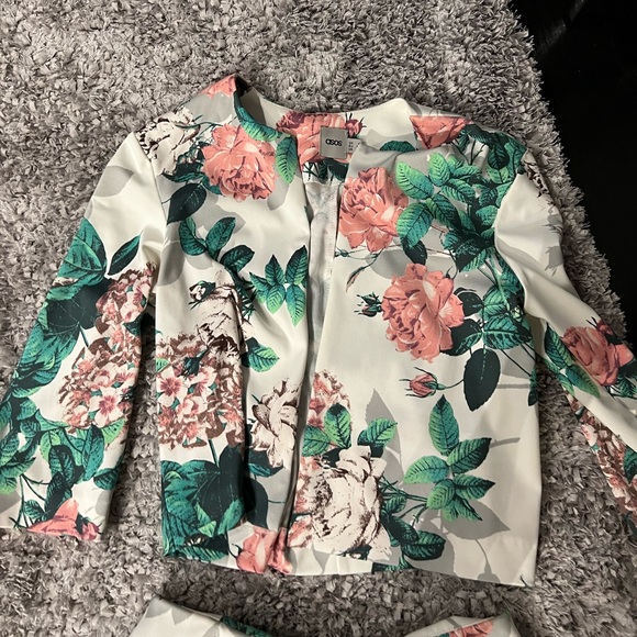 Floral blazer and shorts set - Picture 3 of 5